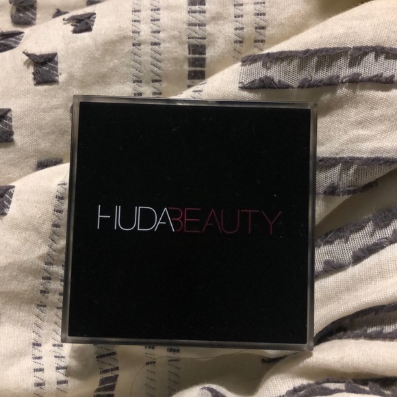 HUDA BEAUTY Other - HudaBeauty Tantour Contour and Bronzer Cream HUDA BEAUTY Other - HudaBeauty Tantour Contour and Bronzer Cream